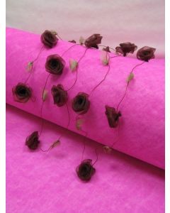 Guirlande de roses en organza - bordeaux